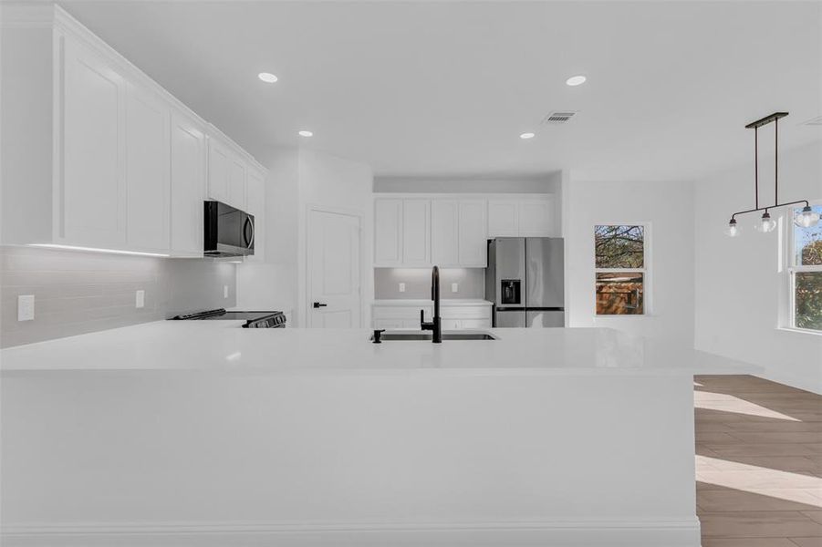 Furnished interior view inside a new home in , Alvarado (Image 8).