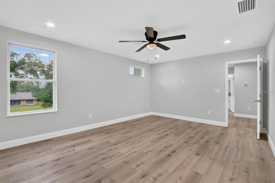 Spacious, unfurnished interior of a new home in , Thonotosassa (Image 24). Spacious, unfurnished interior of a new home in , Thonotosassa (Image 24).