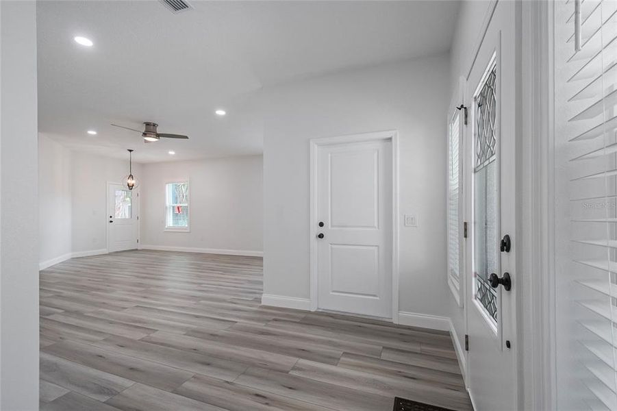 Spacious, unfurnished interior of a new home in , Daytona Beach (Image 12).
