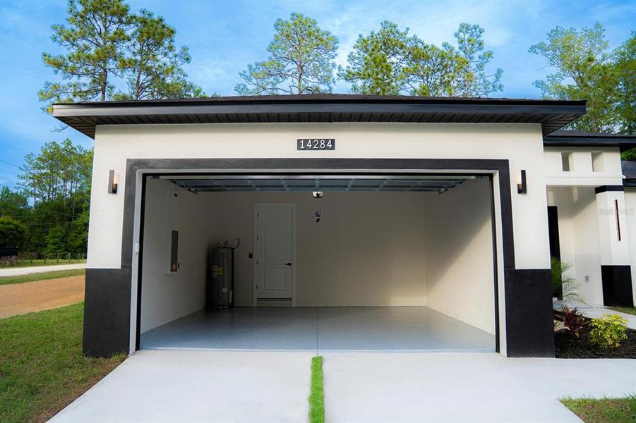 Exterior details and patio area of a home in , Brooksville (Image 3).