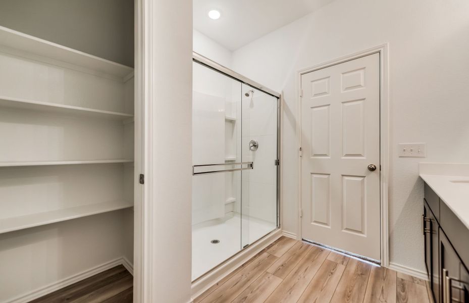 Owner's suite with large shower