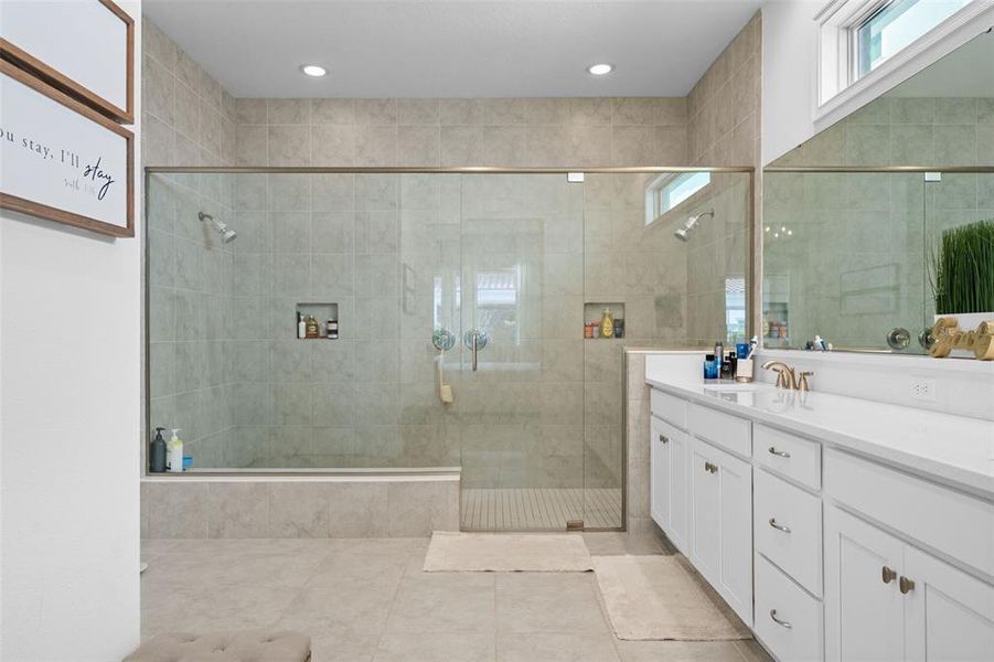 Furnished interior view inside a new home in , Orlando (Image 6).