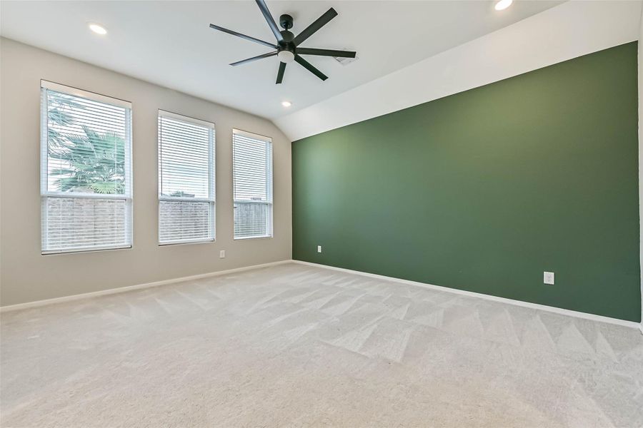Spacious, unfurnished interior of a new home in Lago Mar, Texas City (Image 39).