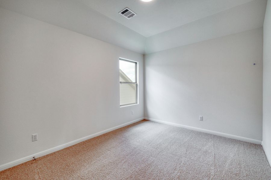Spacious, unfurnished interior of a new home in Trinity Ranch, Elgin (Image 29).