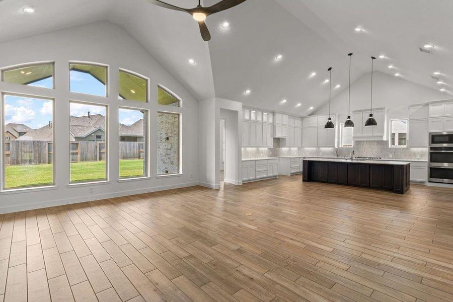 Spacious, unfurnished interior of a new home in Riceland, Mont Belvieu (Image 24).