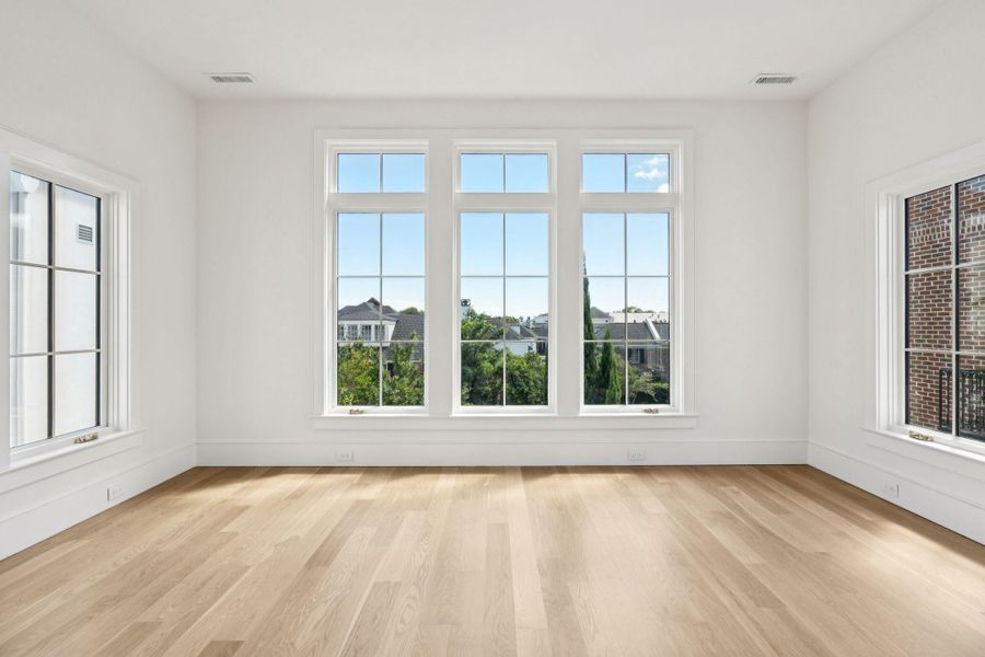 Spacious, unfurnished interior of a new home in , Charleston (Image 18).