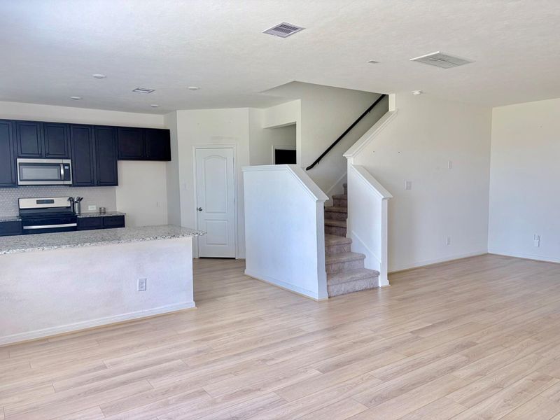 Spacious, unfurnished interior of a new home in Sunterra, Katy (Image 29).