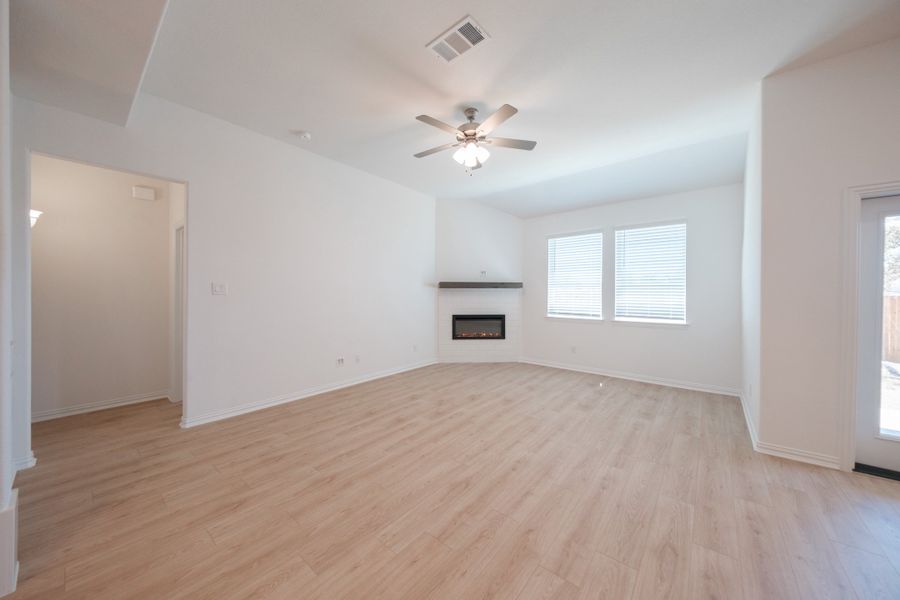 Spacious, unfurnished interior of a new home in The Villages of Hurricane Creek, Anna (Image 23).