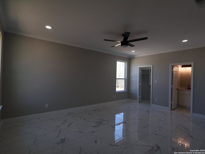 Spacious, unfurnished interior of a new home in , Von Ormy (Image 7).