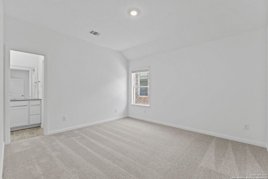 Spacious, unfurnished interior of a new home in Gatehouse: Brookstone II Collection, New Braunfels (Image 12).