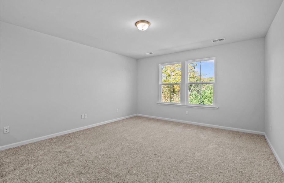 Spacious, unfurnished interior of a new home in Sparrow Creek, Boiling Springs (Image 16).
