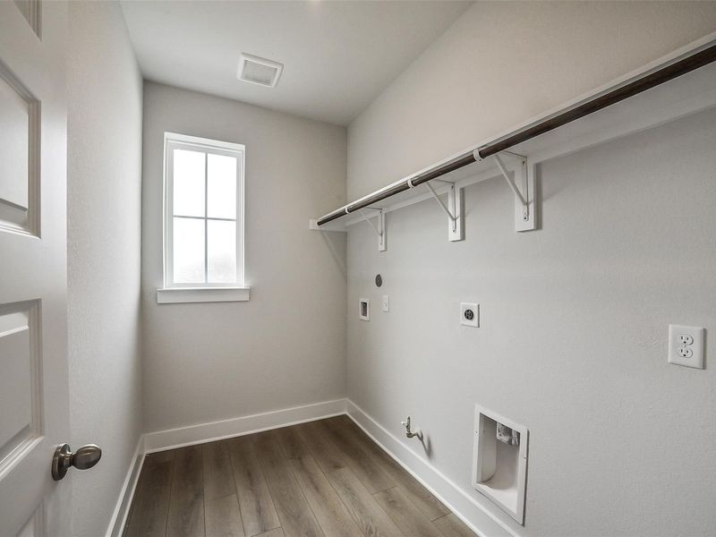 Spacious, unfurnished interior of a new home in Sierra Vista, Rosharon (Image 41).