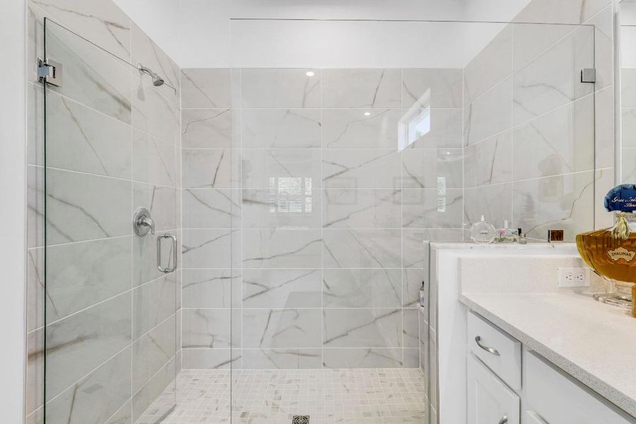 Primary Suite Bathroom