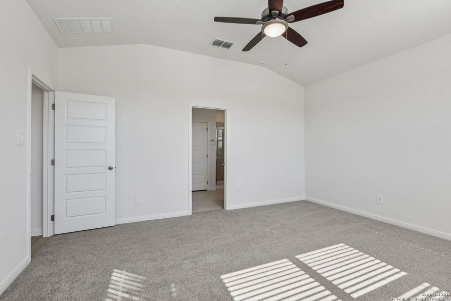 Spacious, unfurnished interior of a new home in Royal Crest, San Antonio (Image 25). Spacious, unfurnished interior of a new home in Royal Crest, San Antonio (Image 25).