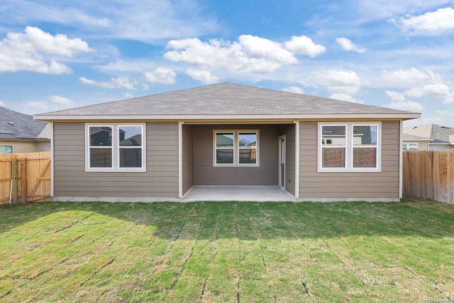 Exterior details and patio area of a home in Cinco Lakes, San Antonio (Image 3).