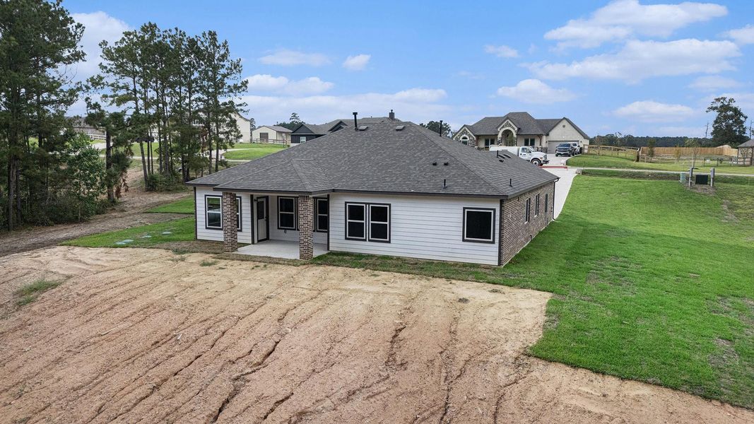Exterior details and patio area of a home in Rose Hill Estates, Willis (Image 25).