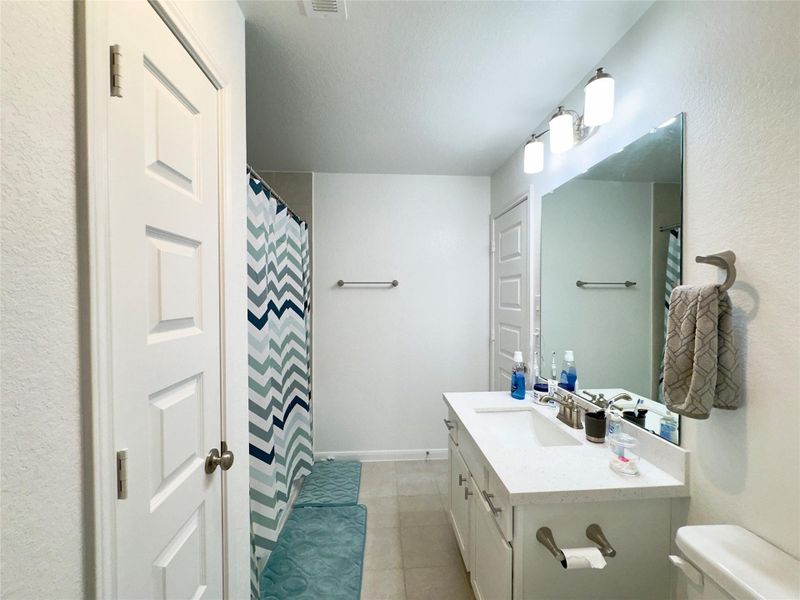 Furnished interior view inside a new home in Lakeview, Waller (Image 12).