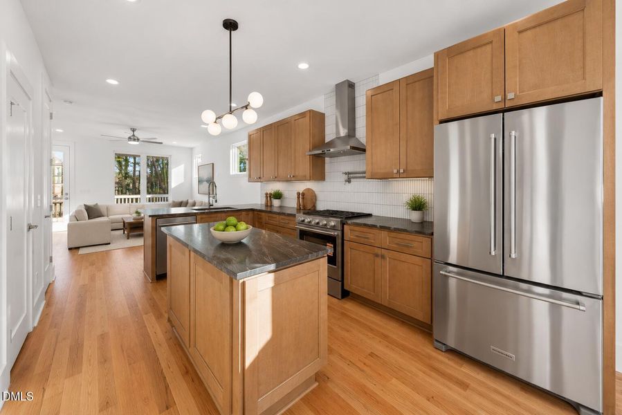 2530-Kitchen2-Staging-5-15-26
