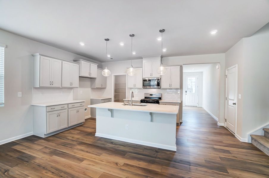 Photo representation of the Avalon plan. Colors, finishes and options will vary.