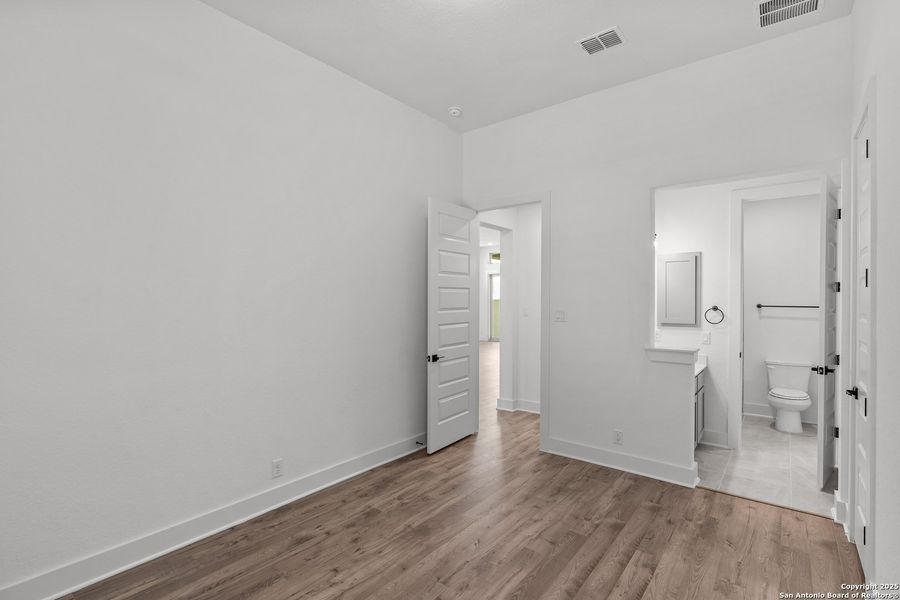 Spacious, unfurnished interior of a new home in Mesa Western, Cibolo (Image 26).