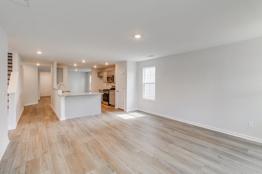 Spacious, unfurnished interior of a new home in Ellington, Elgin (Image 18).