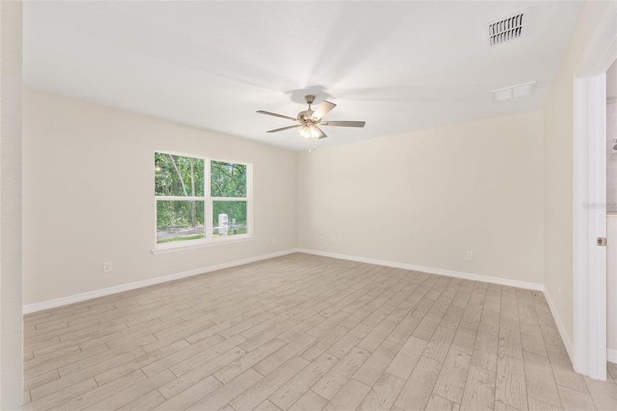 Spacious, unfurnished interior of a new home in , Ocala (Image 30).
