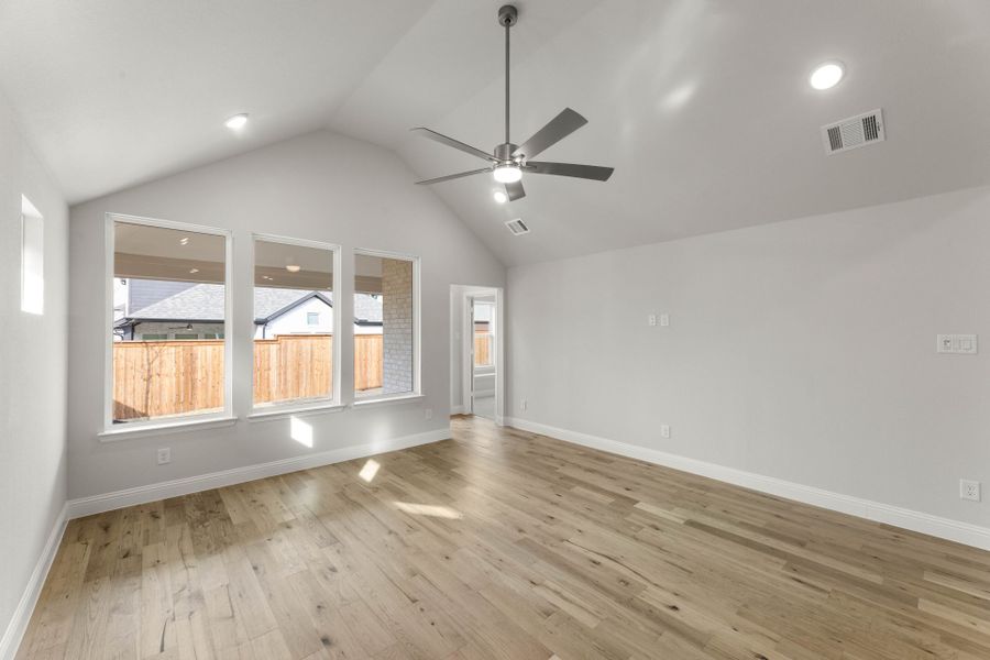 Spacious, unfurnished interior of a new home in Creekview Meadows, Pilot Point (Image 14).