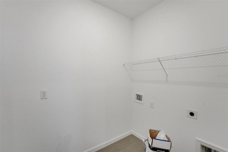 Spacious, unfurnished interior of a new home in Cypress Park Estates, Haines City (Image 16).