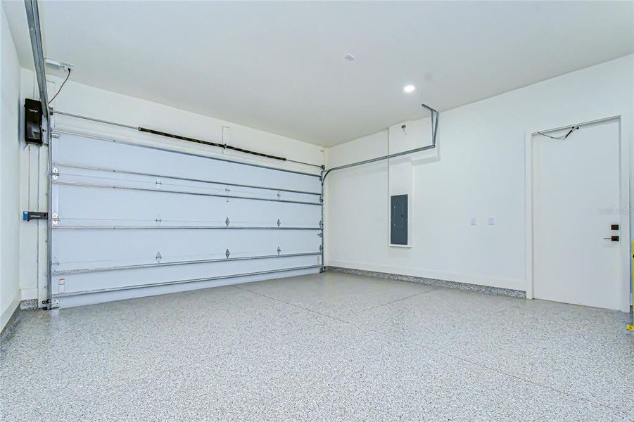 Spacious, unfurnished interior of a new home in , Tampa (Image 74).