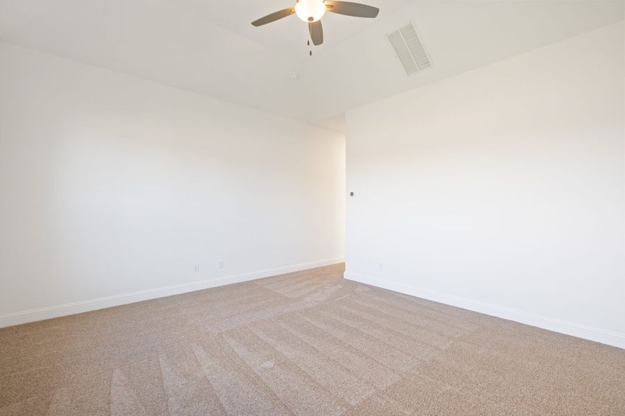 Spacious, unfurnished interior of a new home in Edgewater, Fate (Image 35).