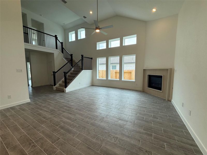 Spacious, unfurnished interior of a new home in Huntington Place, Rosharon (Image 4).