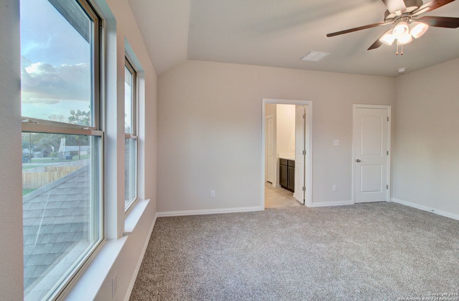 Spacious, unfurnished interior of a new home in Clear Creek, New Braunfels (Image 14). Spacious, unfurnished interior of a new home in Clear Creek, New Braunfels (Image 14).