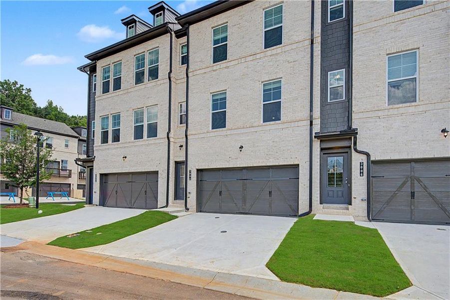 Exterior details and patio area of a home in Daybreak, Newnan (Image 3).