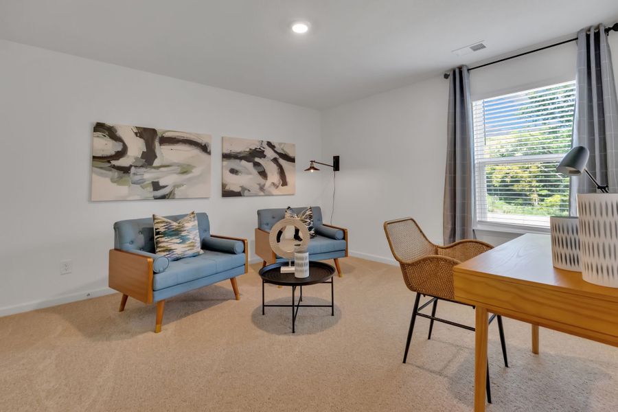 Representative furnished interior of a home built from the Penwell by D.R. Horton in Creekside Ridge, Dandridge (Image 16).