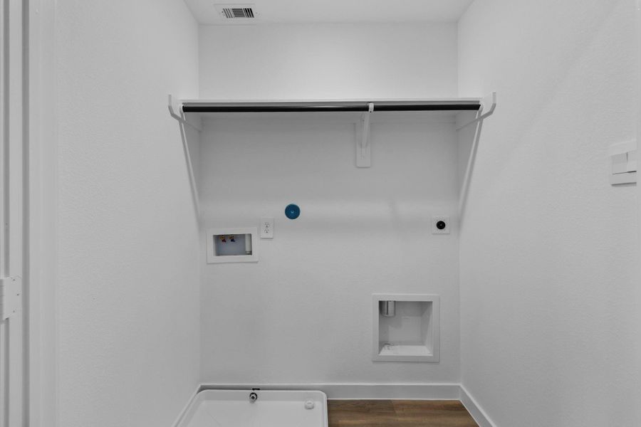 Spacious, unfurnished interior of a new home in Highland Court, Houston (Image 20). Spacious, unfurnished interior of a new home in Highland Court, Houston (Image 20).
