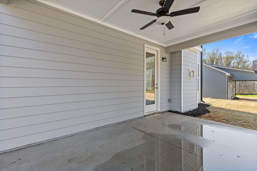 Representative unfurnished interior of a home built from the Stafford by Crawford Creek Communities in Red Bird Manor, Jefferson (Image 19).