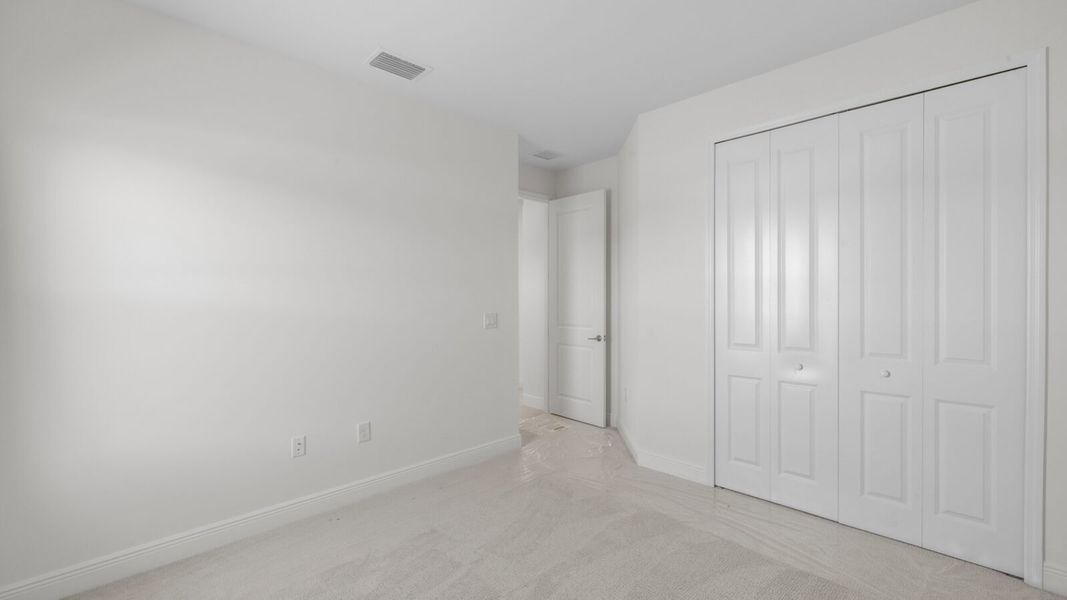 Spacious, unfurnished interior of a new home in Verandah, Fort Myers (Image 16).