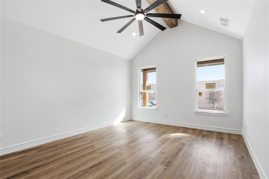 Spacious, unfurnished interior of a new home in , Lake Worth (Image 16).