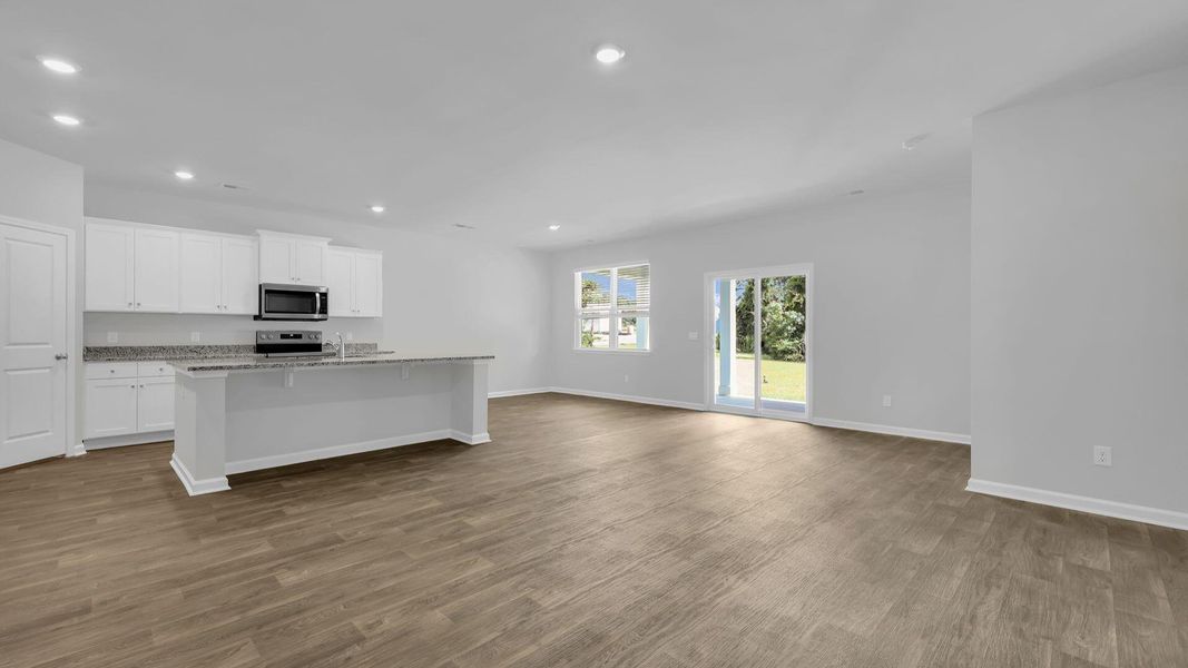 Spacious, unfurnished interior of a new home in Sheep Island, Summerville (Image 11).
