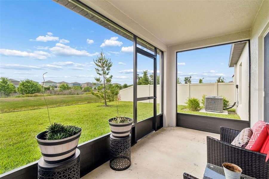 Exterior details and patio area of a home in Park East, Plant City (Image 30).