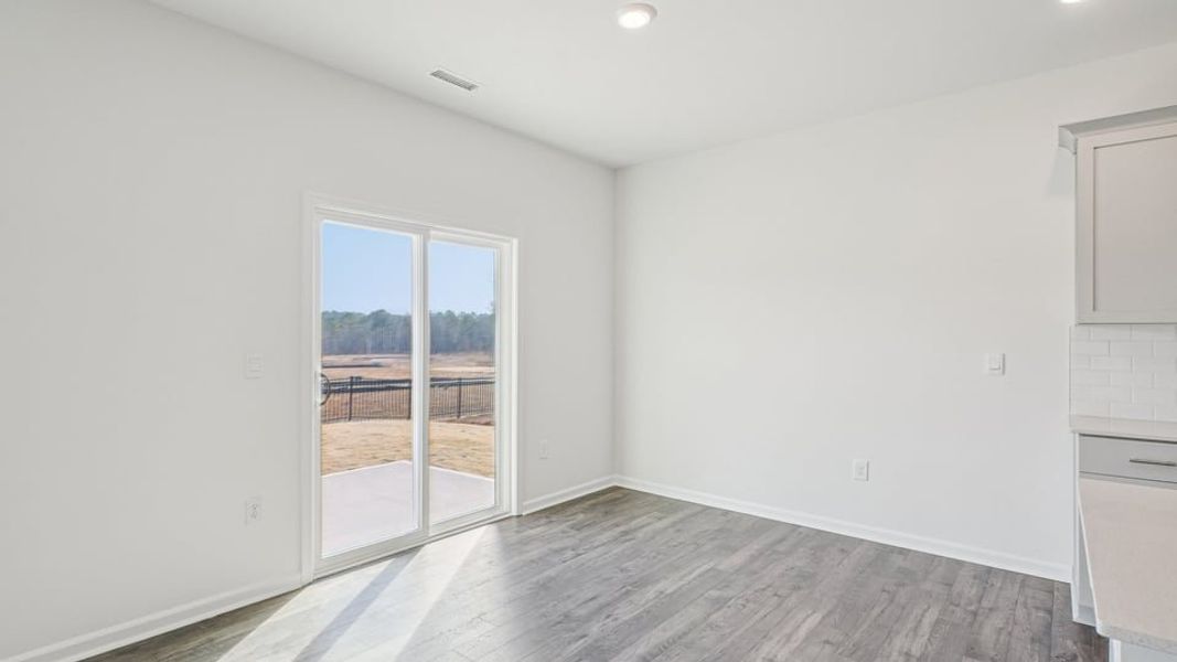 Spacious, unfurnished interior of a new home in Cross Creek, Spring Lake (Image 15).