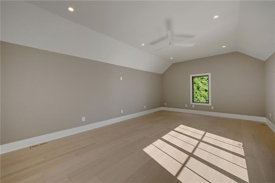 Spacious, unfurnished interior of a new home in , Alpharetta (Image 23).