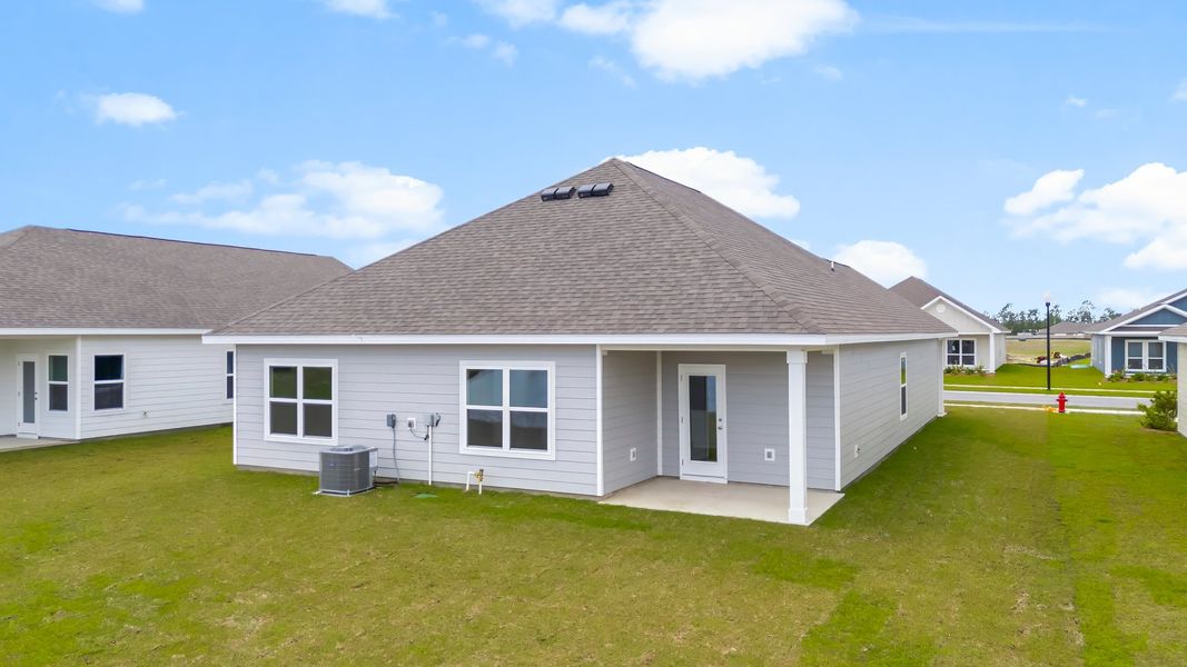 Representative exterior details of a home built from the The Rhett by D.R. Horton in Hodges Bayou Plantation, Panama City (Image 3).