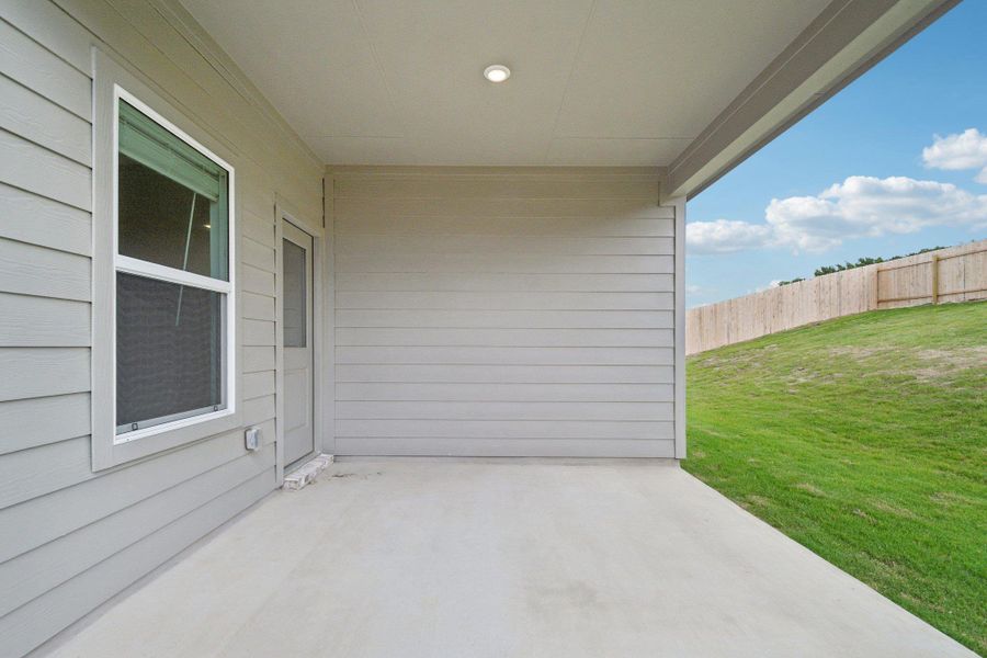 Exterior details and patio area of a home in Clayton Ranch, Copperas Cove (Image 3).