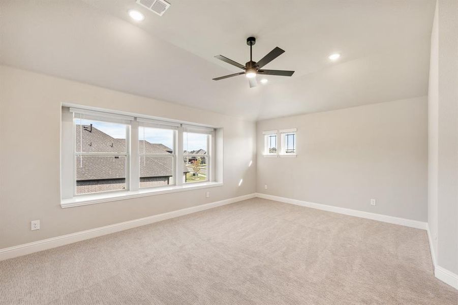 Spacious, unfurnished interior of a new home in Triple Diamond Ranch, Mansfield (Image 13). Spacious, unfurnished interior of a new home in Triple Diamond Ranch, Mansfield (Image 13).