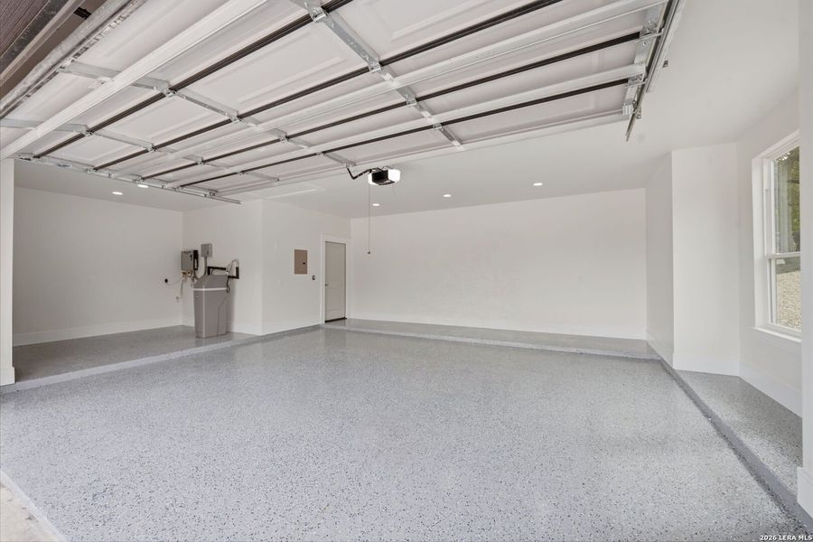 Spacious, unfurnished interior of a new home in , San Antonio (Image 23).