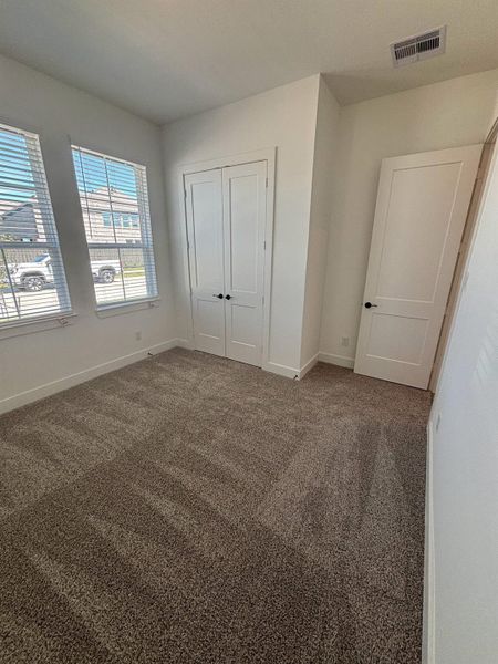 Spacious, unfurnished interior of a new home in Riceland, Mont Belvieu (Image 31).