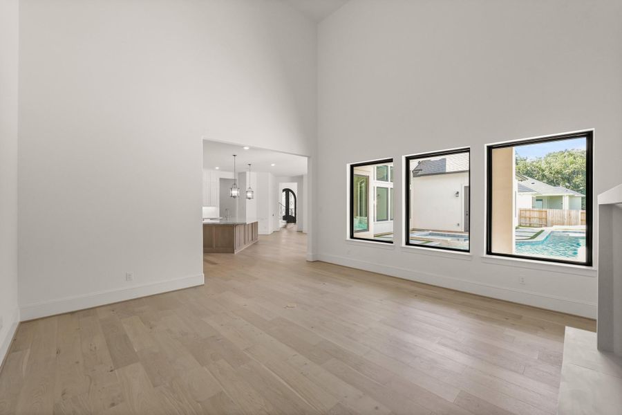 Spacious, unfurnished interior of a new home in The Park and The Reserve, Fulshear (Image 27).