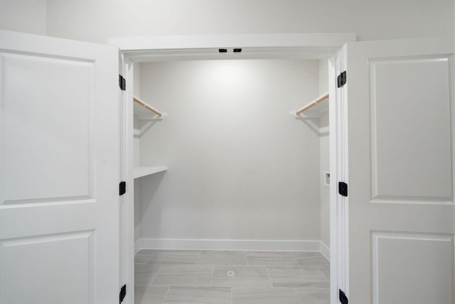 Spacious, unfurnished interior of a new home in , Houston (Image 38).