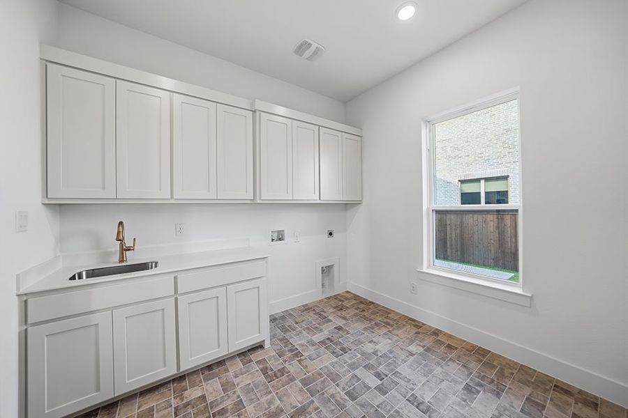Furnished interior view inside a new home in Light Farms Graham/Reagan, Celina (Image 11).